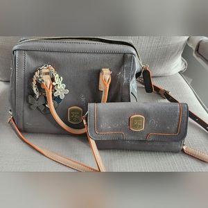 Guess 1981 Los Angeles handbag and wristlet bundle
